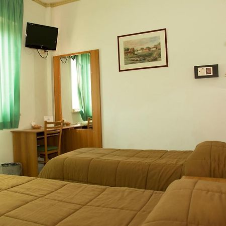 Hotel California Ariccia Esterno foto