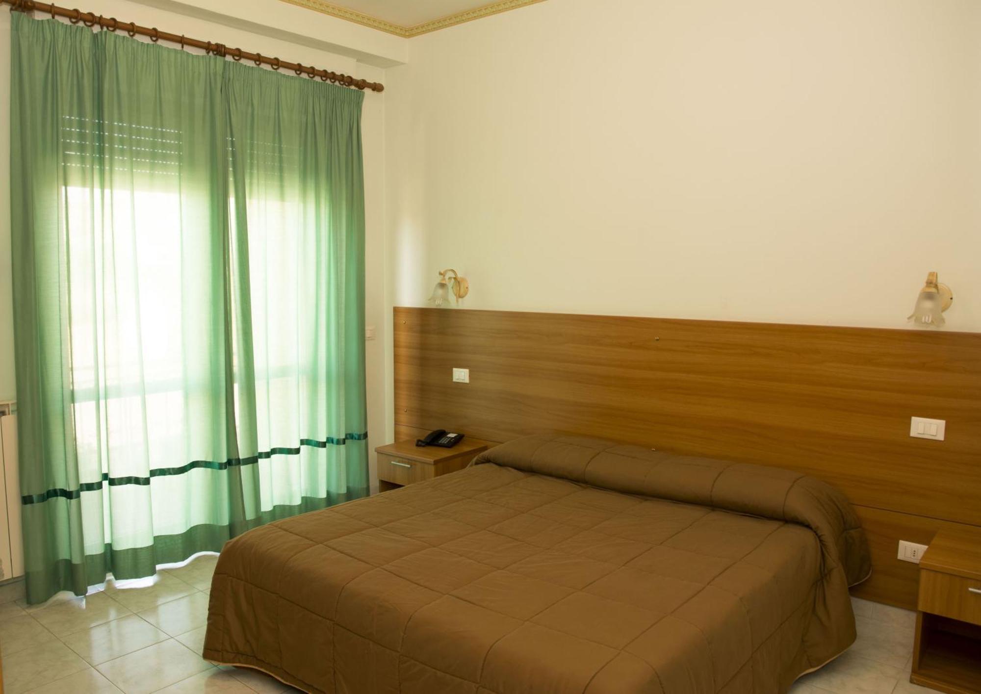 Hotel California Ariccia Esterno foto