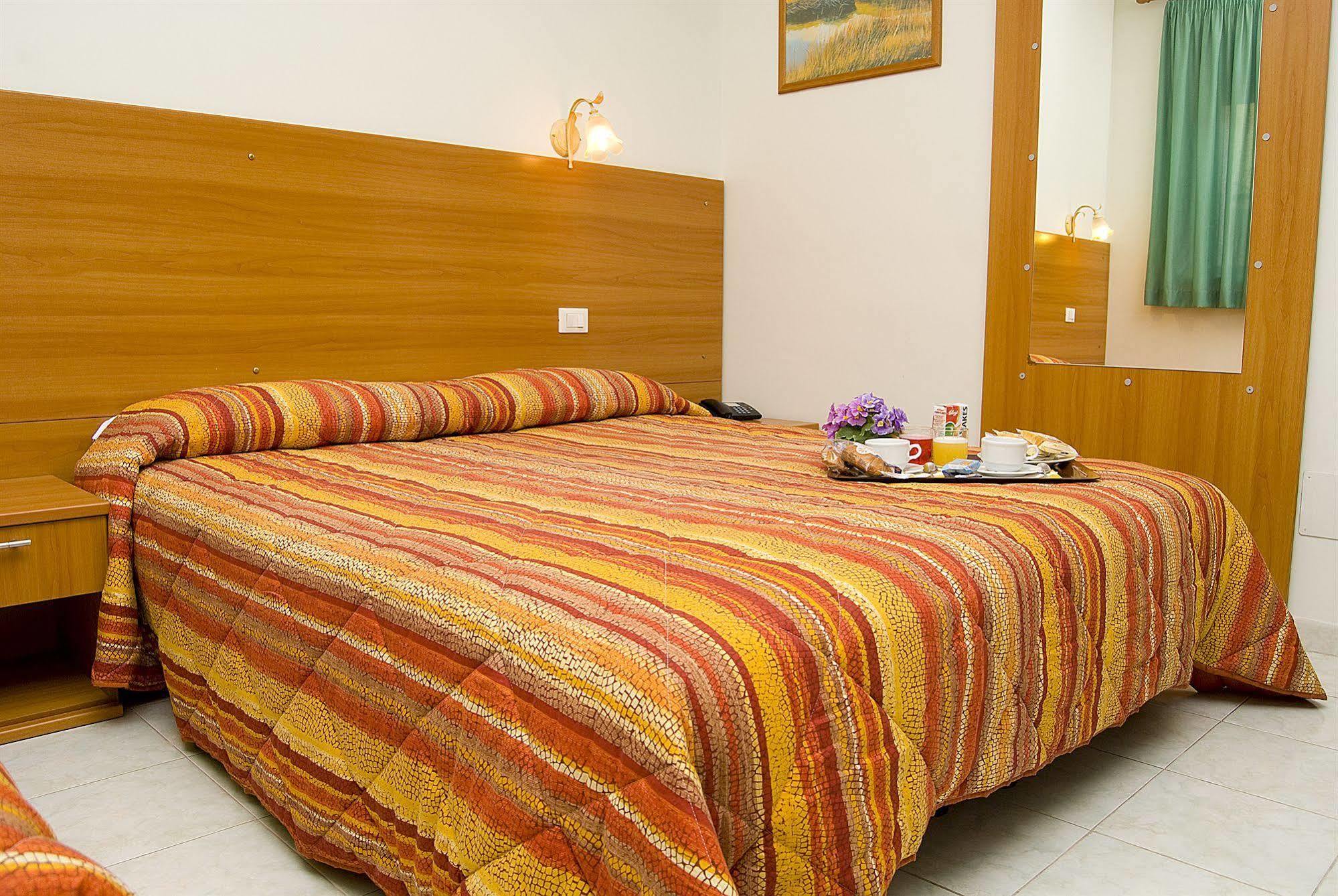 Hotel California Ariccia Esterno foto