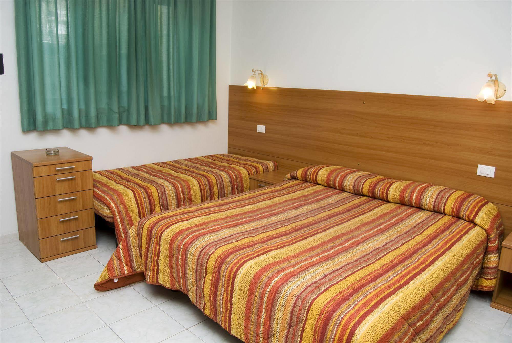 Hotel California Ariccia Esterno foto